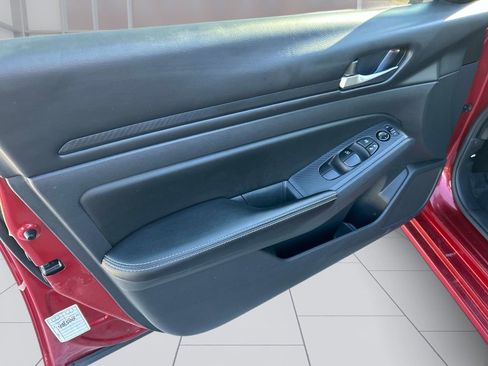 Used 2024 Nissan Altima 2.5 SV image 14