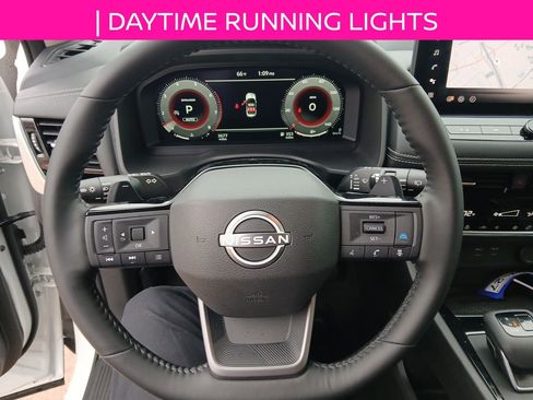 Used 2025 Nissan Rogue SL image 13