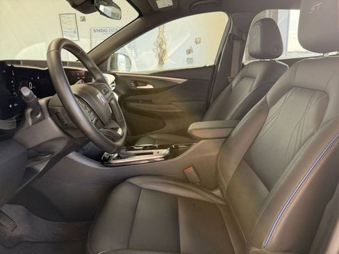 Used 2025 Buick Envista Sport Touring image 24