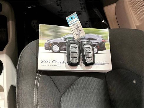 Used 2022 Chrysler Voyager LX image 37
