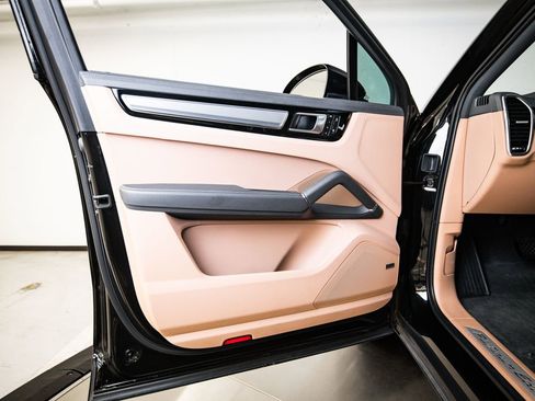Certified 2023 Porsche Cayenne Platinum Edition AWD/4WD image 22