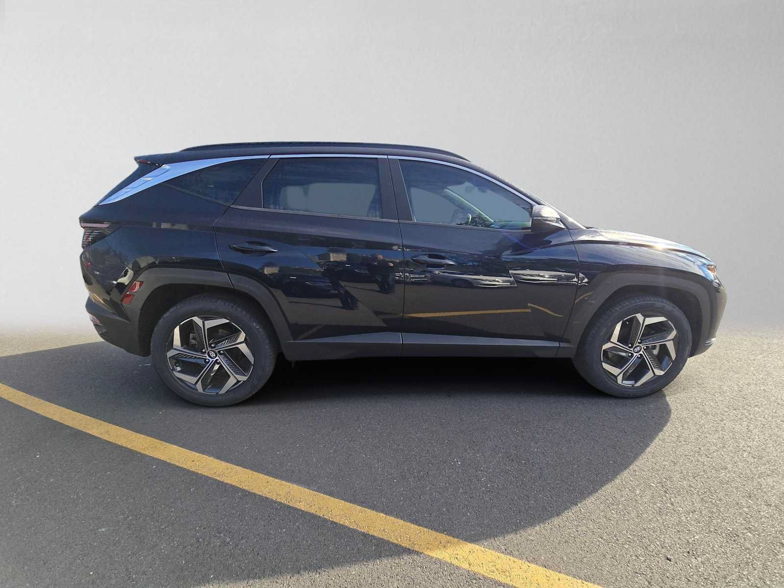 Used 2022 Hyundai Tucson SEL w/ Cargo Package AWD/4WD image 2
