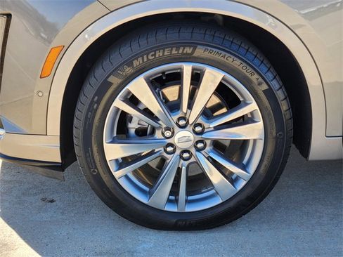 Used 2023 Cadillac XT6 Premium Luxury w/ Technology Package image 10