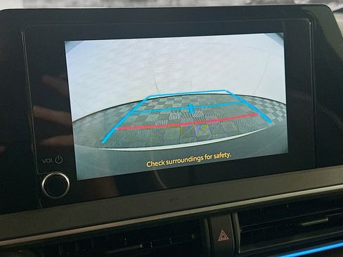Used 2024 Toyota Prius XLE FWD image 23