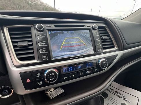 Used 2017 Toyota Highlander Limited image 18