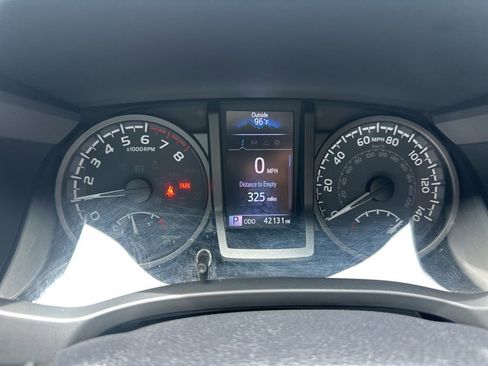 Used 2022 Toyota Tacoma TRD Sport w/ Technology Package RWD image 12