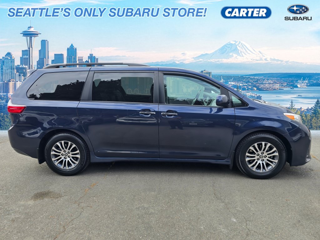 Used 2020 Toyota Sienna XLE w/ XLE Navigation Package FWD image 2