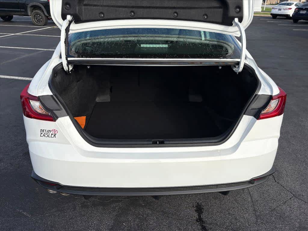 Used 2026 Toyota Camry SE FWD image 30