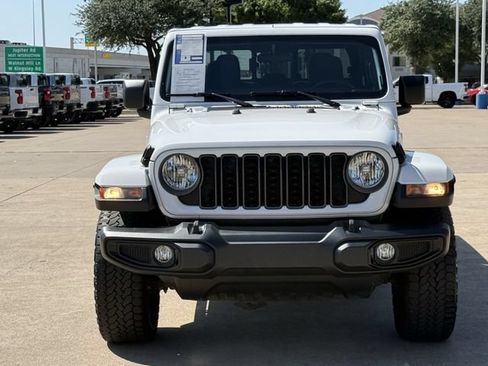 Used 2025 Jeep Gladiator Sport AWD/4WD image 8