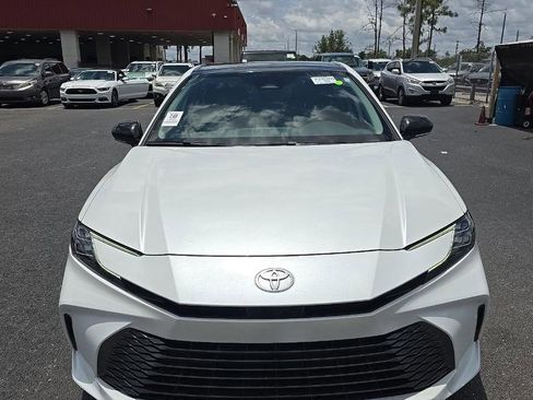Used 2025 Toyota Camry XLE FWD image 3
