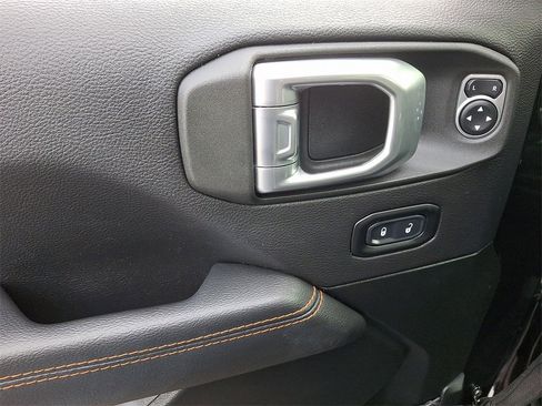 Used 2022 Jeep Gladiator Mojave w/ Cold Weather Group image 12