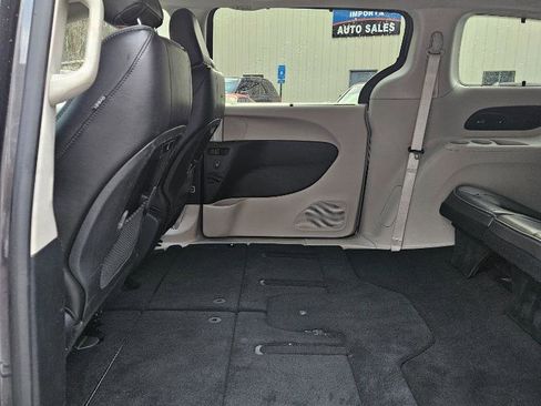 Used 2020 Chrysler Pacifica Limited image 46