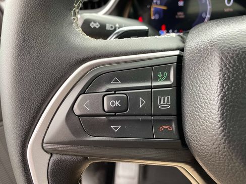 Certified 2025 Jeep Grand Cherokee Laredo X AWD/4WD image 18