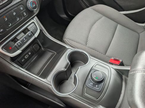 Used 2024 GMC Terrain SLE FWD image 27