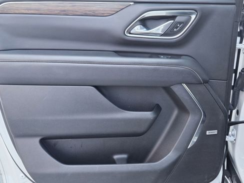 Used 2023 Chevrolet Suburban Premier image 22
