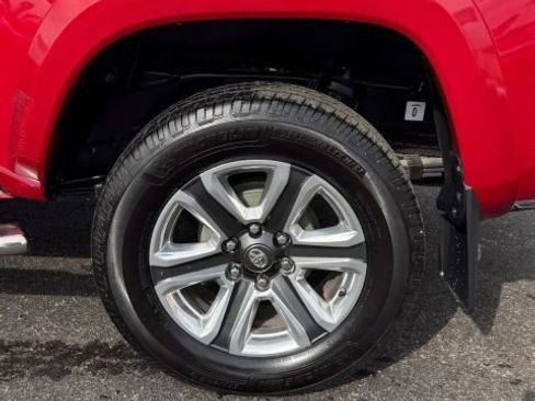 Used 2017 Toyota Tacoma Limited w/ Tow Package RWD image 7