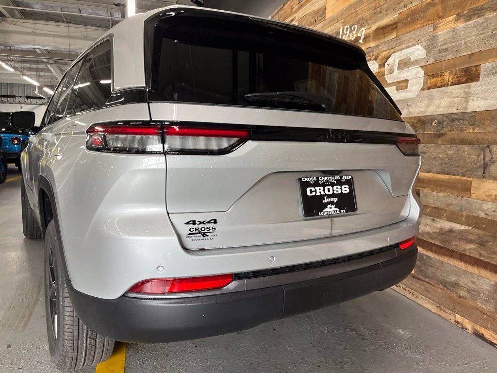 New 2026 Jeep Grand Cherokee Altitude AWD/4WD image 21