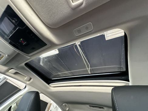 Used 2025 Lexus ES 350 w/ Premium Package FWD image 17