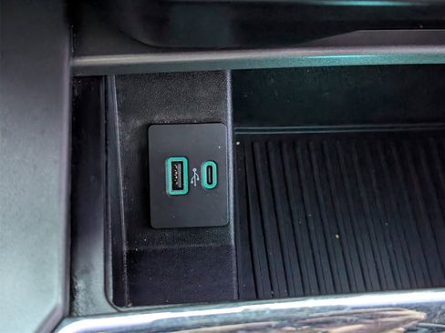 Used 2021 Ford Expedition XLT image 25