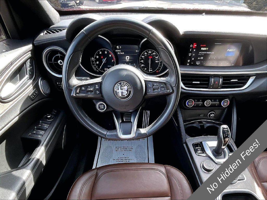 Used 2023 Alfa Romeo Stelvio Ti AWD/4WD image 5