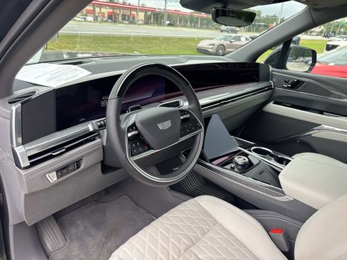 Certified 2025 Cadillac Escalade IQ Luxury 1 w/ Smart Trailering package AWD/4WD image 23