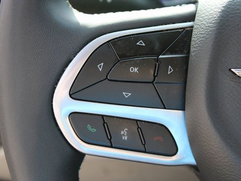 Used 2024 Chrysler Pacifica Touring-L image 13