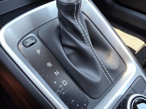 New 2025 Hyundai Venue SEL image 32