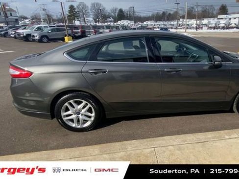 Used 2016 Ford Fusion SE image 11