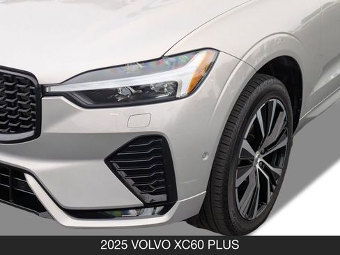 Used 2025 Volvo XC60 B5 Plus AWD/4WD image 10