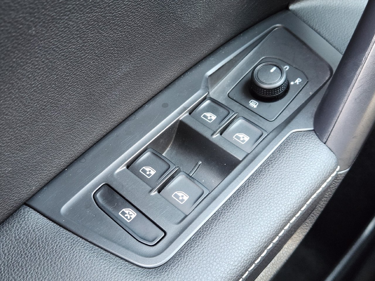 Used 2023 Volkswagen Tiguan S FWD image 18