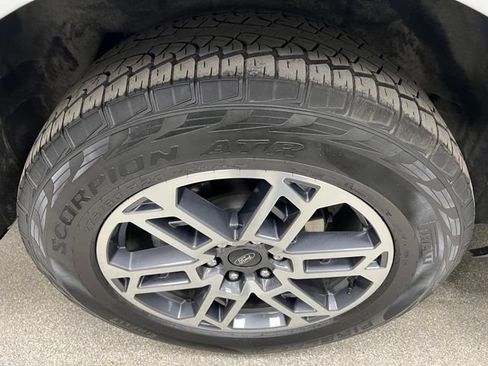 Used 2025 Ford Expedition Active AWD/4WD image 17