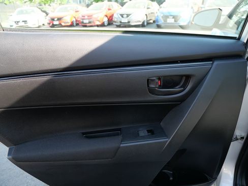 Used 2017 Toyota Corolla L w/ Carpet Mat Package (TMS) FWD image 27