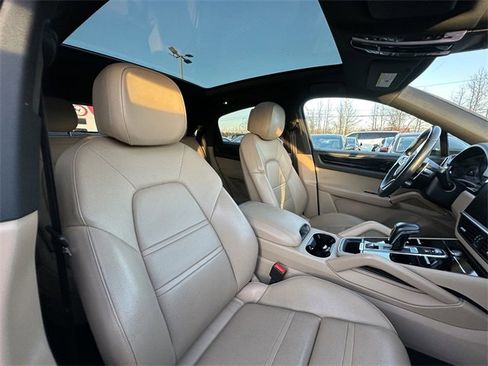 Used 2021 Porsche Cayenne Coupe image 34