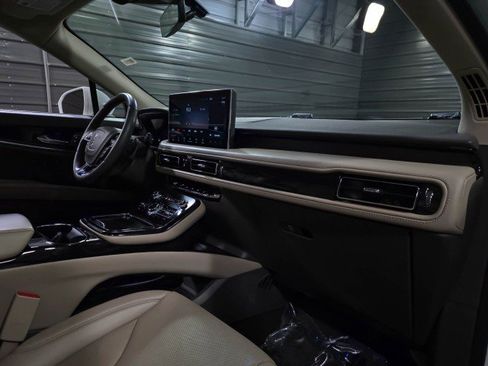 Used 2021 Lincoln Nautilus Reserve image 12
