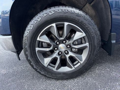 Used 2023 Chevrolet Silverado 1500 LT AWD/4WD image 14