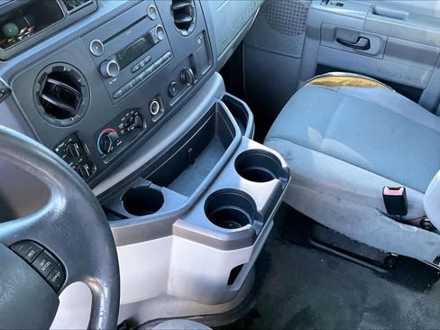 Used 2011 Ford E-350 and Econoline 350 XLT RWD image 16