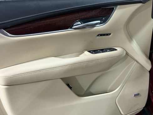 Used 2018 Cadillac XT5 Luxury w/ Driver Awareness Package image 14