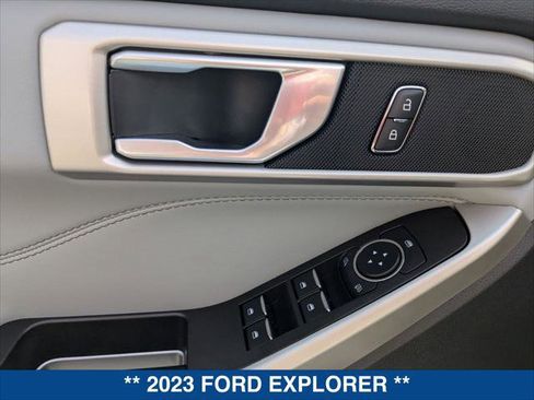 Used 2023 Ford Explorer XLT w/ Equipment Group 202A RWD image 11