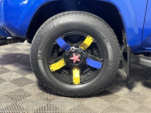 Used 2016 Toyota Tacoma TRD Sport AWD/4WD image 13