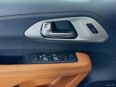 New 2026 Chrysler Pacifica Pinnacle image 18