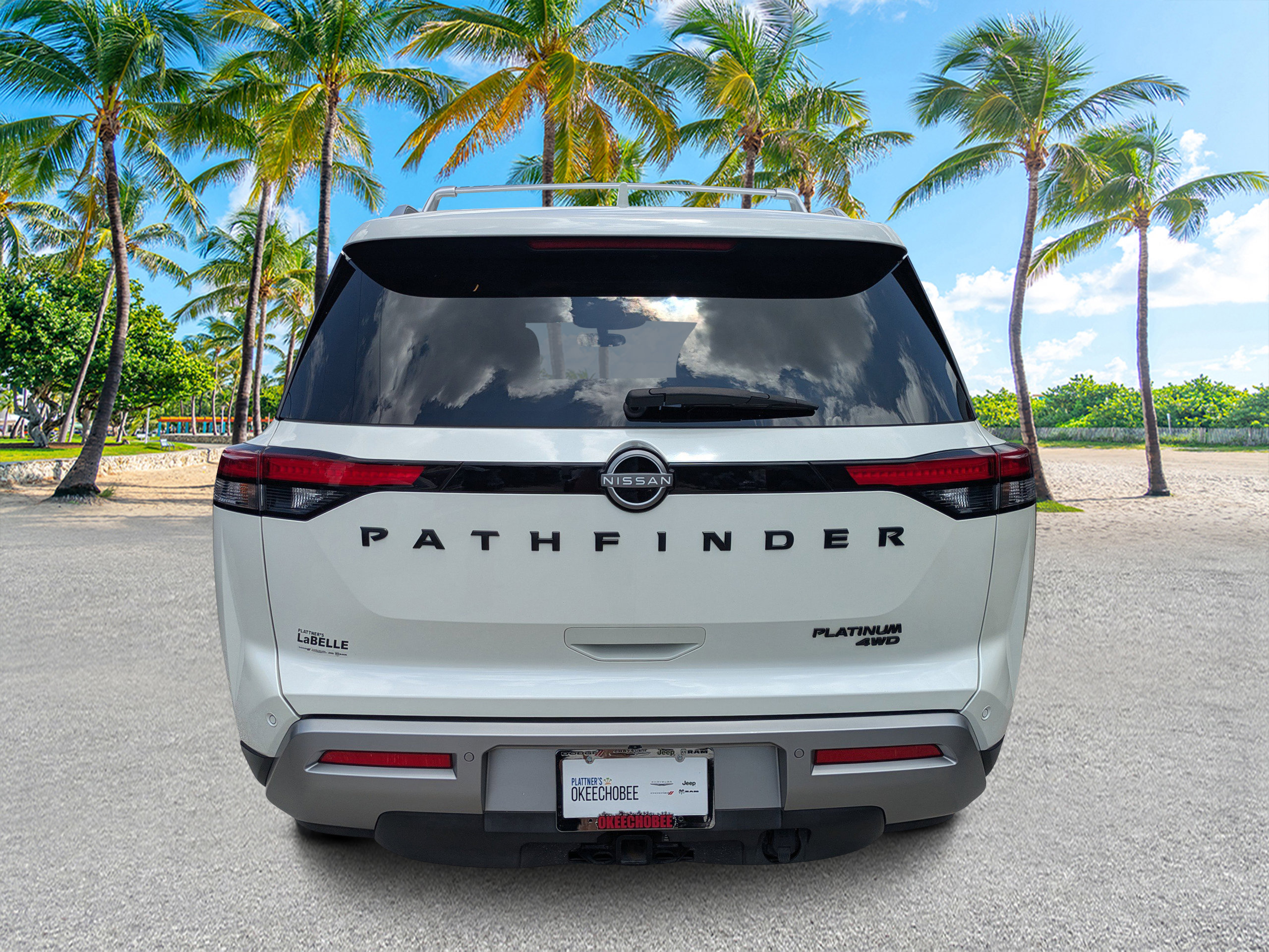 Used 2023 Nissan Pathfinder Platinum w/ Black Appearance Package AWD/4WD image 5