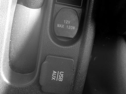 Used 2015 Nissan Versa Note SR w/ SR Convenience Package image 15