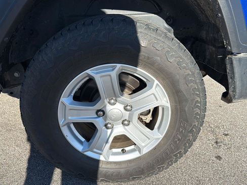 Used 2020 Jeep Wrangler Sport AWD/4WD image 16