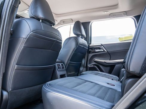 Used 2024 Mitsubishi Outlander FWD image 17