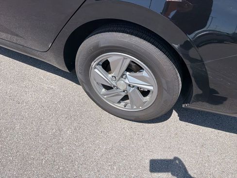 Used 2025 Hyundai Elantra SE image 24