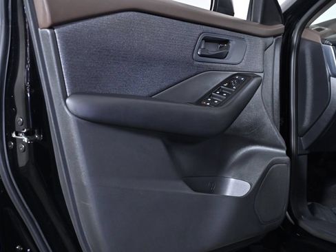 Used 2023 Nissan Rogue S FWD image 30