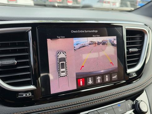 New 2026 Chrysler Pacifica Pinnacle image 18