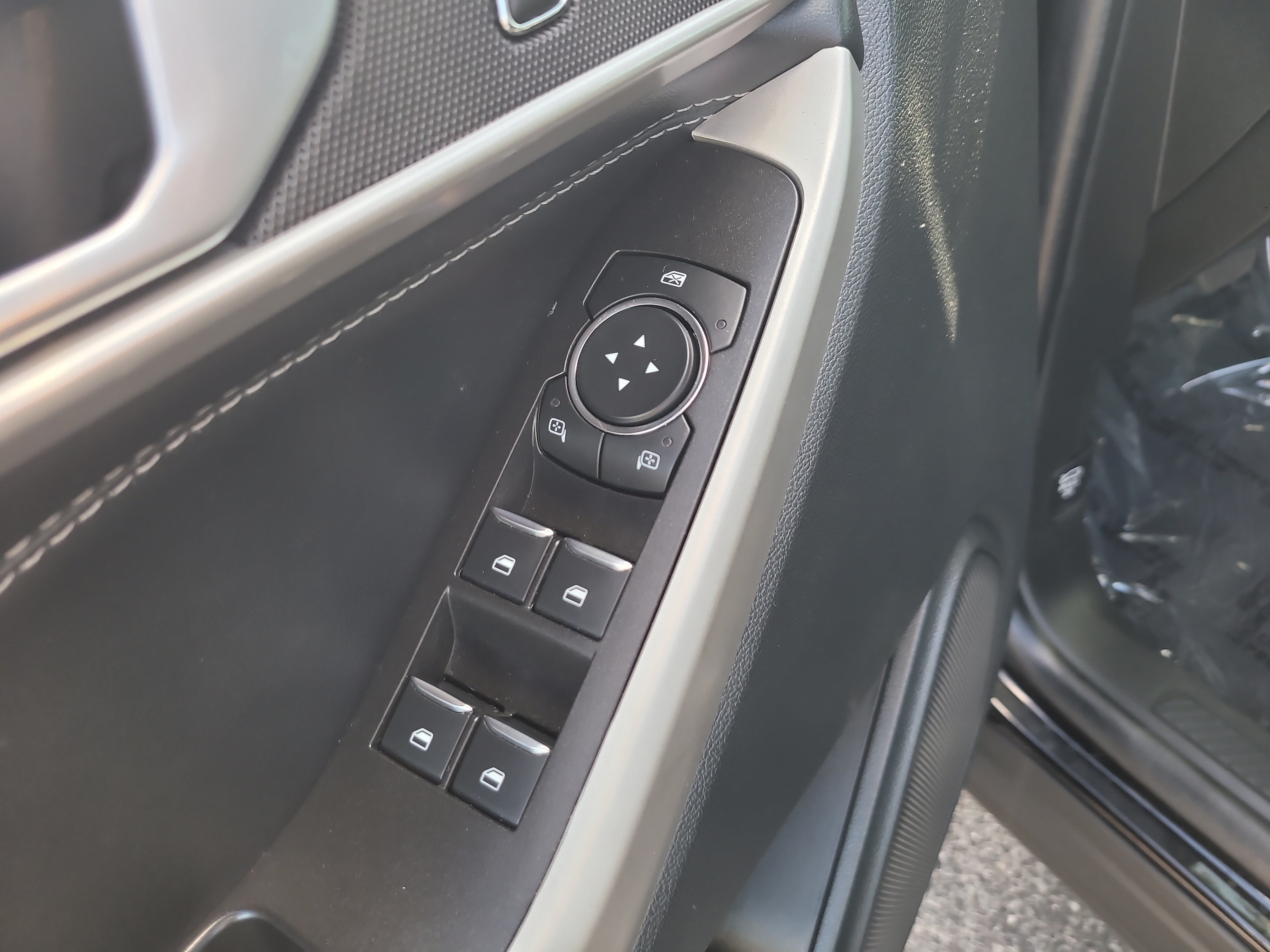 Used 2023 Ford Explorer XLT RWD image 17