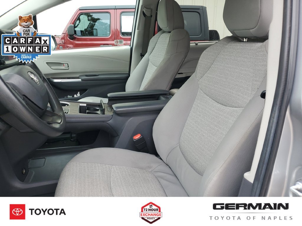 Used 2024 Toyota Sienna LE FWD image 19
