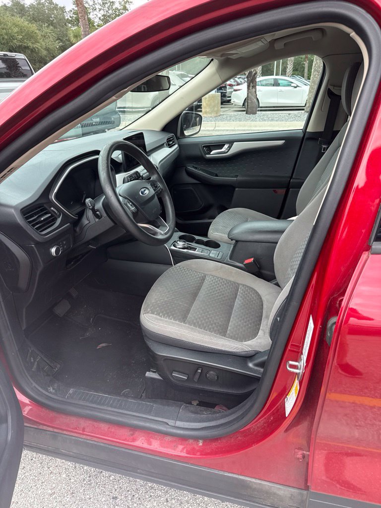 Used 2020 Ford Escape SE FWD image 1